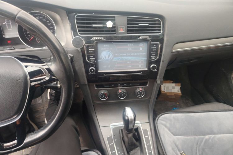 Used Volkswagen Golf 2016 230TSI Automatic Comfort Version Audio And AC Panel