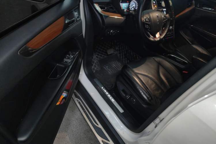 Used Lincoln MKC 2014 2.0T Two-Wheel-Drive Luxury Edition
