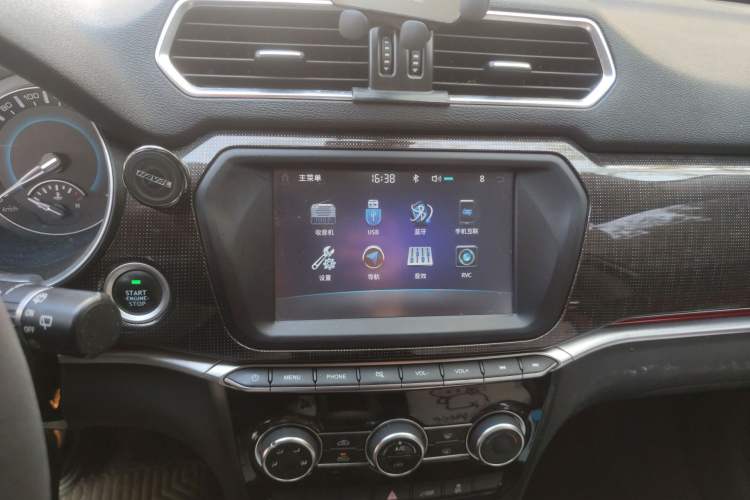 Used Haval H2 2017 Blue Label 1.5T Manual Two-Wheel Drive Luxury Model Audio And AC Panel