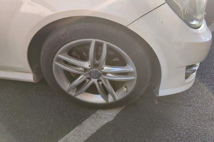 Used Mercedes-Benz C-Class 2013 C 180 Classic Grand Edition Right Front Wheel Hub