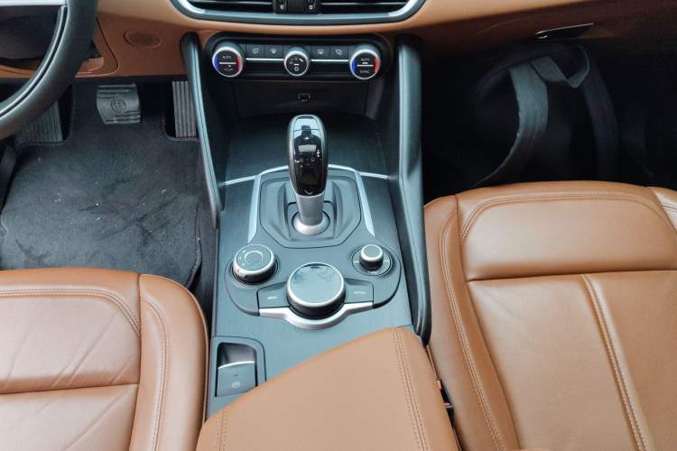 Used Alfa Romeo Giulia 2017 2.0T 200HP Luxury Edition