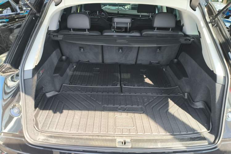 Used Audi Q7 2022 55 TFSI quattro S line Sport model