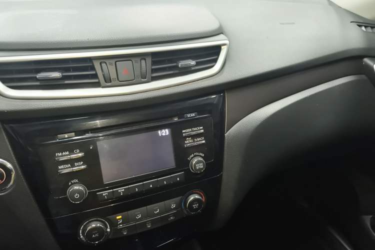 Used Nissan X-Trail 2016 2.0L CVT Smart Enjoyment Version 4WD
