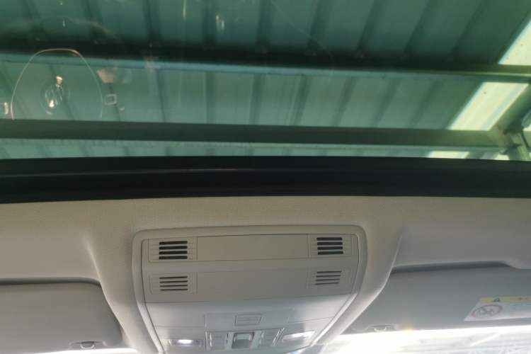 Used Volkswagen T-ROC 2018 230TSI DSG Two-Wheel Drive Advanced Version China V Standard
