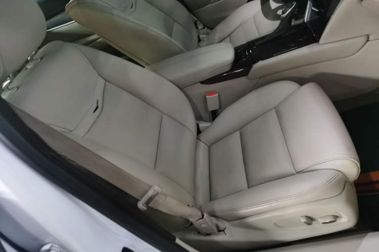 Used Cadillac XTS 2015 28T Comfort Model Right Front Seat