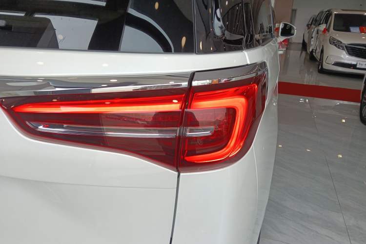 Used Buick GL8 2020 ES Land Cruiser 653T Flagship Model Right Rear Taillight