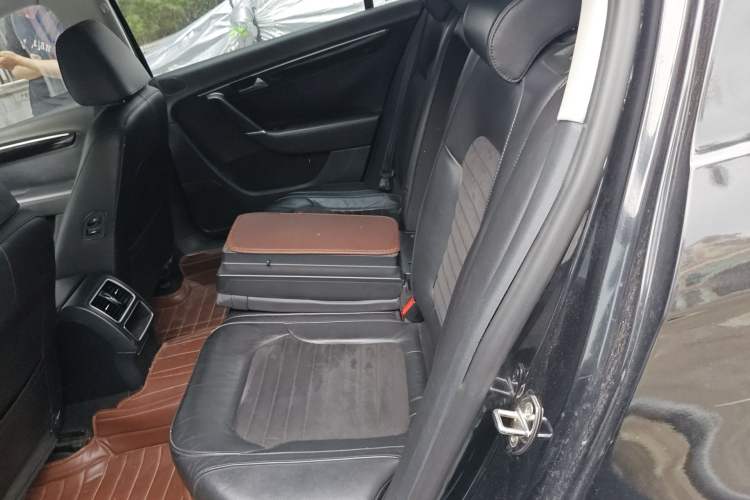 Used Volkswagen Magotan 2015 1.8TSI Luxury Model Left Rear Seat