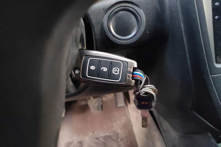 Used Dongfeng Fengon 380 2022 1.5L Standard Van 2 Seats Vehicle Key