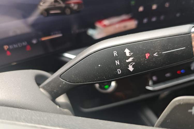 Used Buick Envision 2024 Encore Plus 28T Two-Wheel Drive Luxury Edition Gear Lever