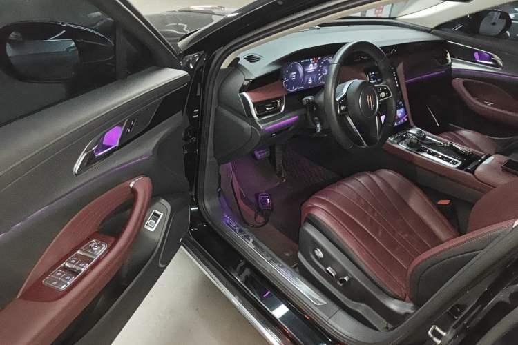 Used Hongqi H5 2023 2.0T Automatic Smart Connect Flagship Edition Driver Seat