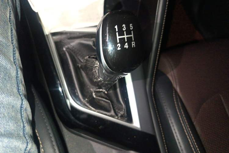 Used CHANGAN CS15 2019 1.5L Manual Entry-Level Version China V Standard Gear Lever