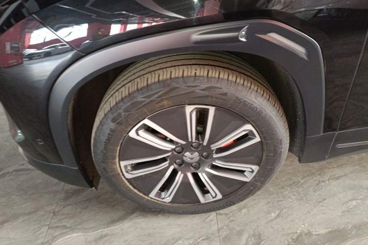 Used Nio ES7 2022 75 kWh Left Front Wheel Hub