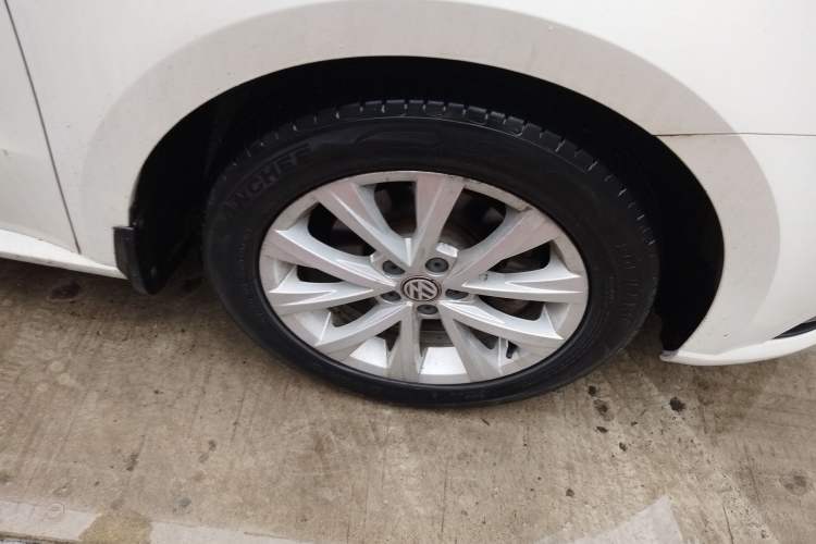 Used Volkswagen Lavida 2017 1.6L Automatic Comfort Edition
