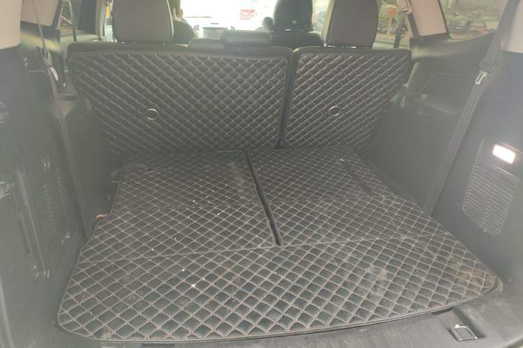 Used Ford Edge 2018 EcoBoost 245 Two-Wheel-Drive Titanium 7-Seater China V Standard Trunk