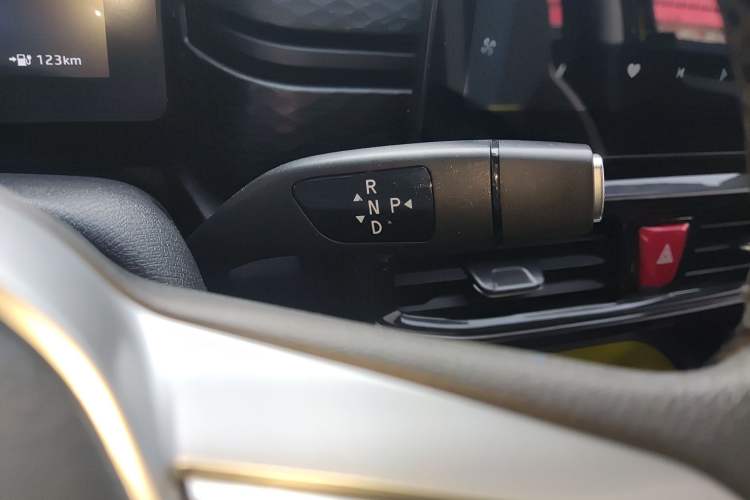 Used SOL E10X 2022 Flower Fairy Design Four-Leaf Clover
