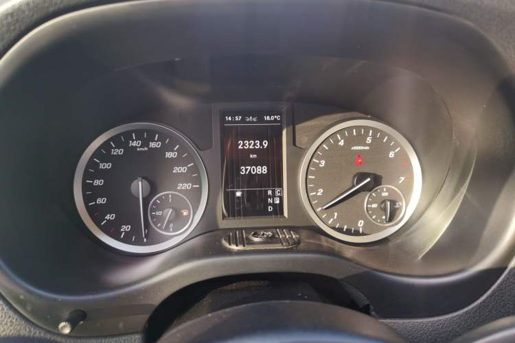 Used Mercedes-Benz Vito 2023 2.0T Business Version 7 Seats Instrument Cluster