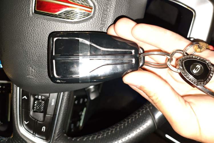 Used Hongqi HS5 2022 2.0T Smart Connect Flagship Enjoyment Purchase Edition Vehicle Key