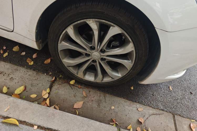 Used Hyundai Sonata 2014 2.4L Automatic Luxury Version China V Standard Right Front Wheel Hub