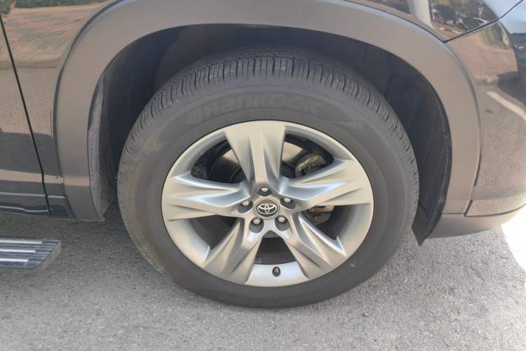 Used Toyota Highlander 2018 2.0T Four-Wheel Drive Luxury Edition 7 Seats China V Emission Standard
