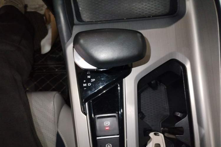 Used Geely Auto Preface 2021 Revised Version 2.0TD Luxury Edition Gear Lever