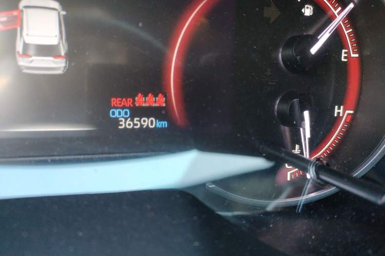 Used Toyota RAV4 2020 2.0L CVT Two-Wheel Drive Fashion Edition Odometer Close Up