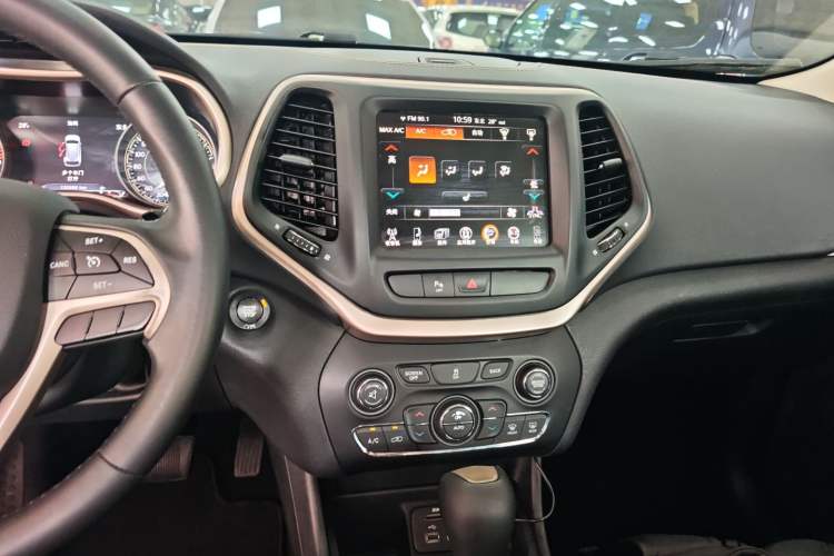 Used Jeep Cherokee 2017 2.0L Superior Edition Audio And AC Panel