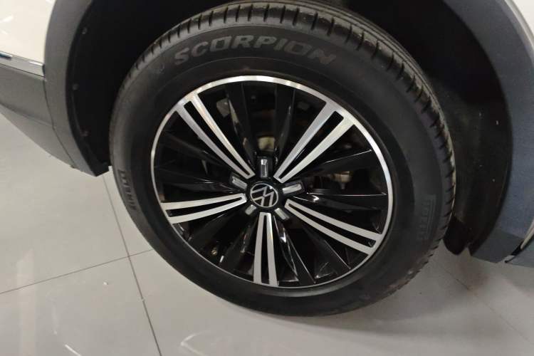 Used Volkswagen Tiguan L 2020 330TSI Automatic Two-Wheel Drive Panoramic Comfort Edition China VI Standard
