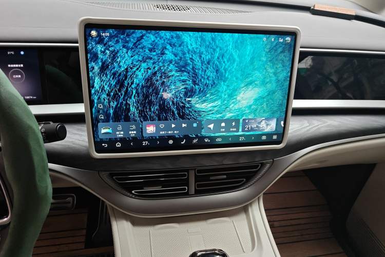 Used Denza D9 2025 DM-i Intelligent Drive 1020 Four-Wheel Drive Prestige Model
