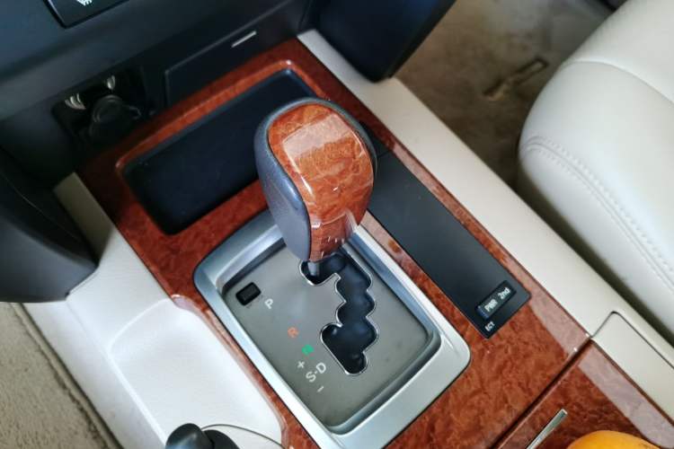 Used Toyota Land Cruiser 2015 4.6L V8 Low-Power Version Middle East Edition