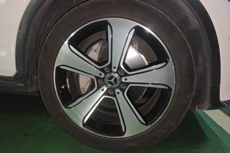 Used Mercedes-Benz GLC 2019 GLC 300 L 4MATIC Dynamic Model Right Front Wheel Hub