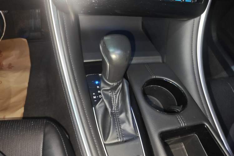 Used Toyota Avalon 2023 2.0L Luxury Edition Gear Lever
