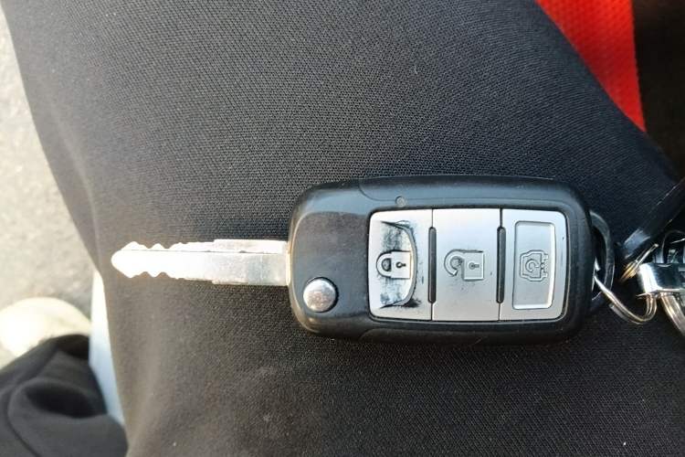 Used Dongfeng Fengon 380 2022 1.5L Comfort-Class Passenger Vehicle (Steel Spring) with 7 Seats