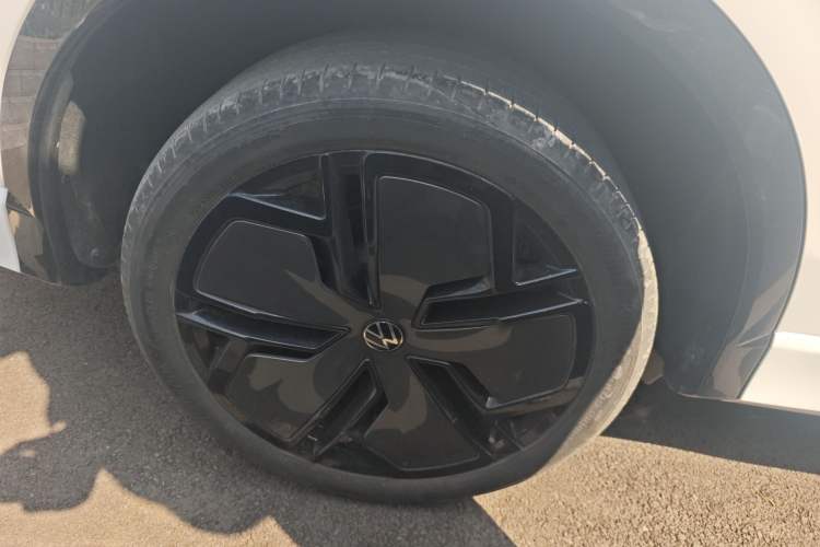 Used Volkswagen Tiguan L 2024 PRO 380TSI Four-Wheel Drive R-Line Prestige Edition Right Rear Wheel Hub