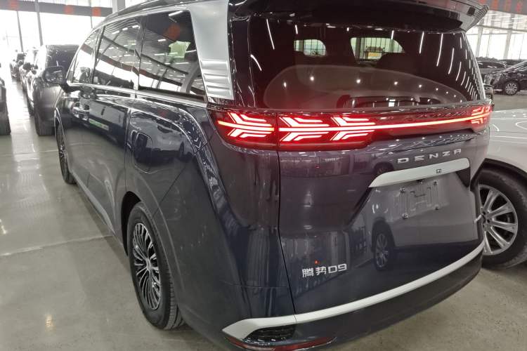 Used Denza D9 2024 DM-i 980 Four-Wheel Drive Flagship Model
