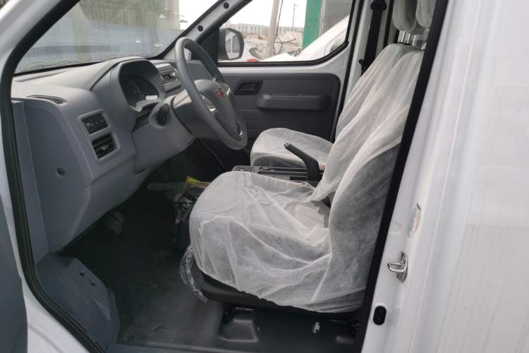 Used Wuling Yangguang 2025 Model 400km Bus Edition—Comfort Edition