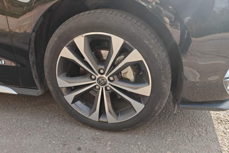 Used Toyota Granvia 2023 2.5L Hybrid Prestige PLUS Edition Right Front Wheel Hub