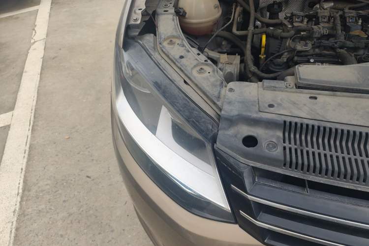 Used Volkswagen Sharan 2018 380TSI Comfort Edition 7-Seater Right Front Headlight