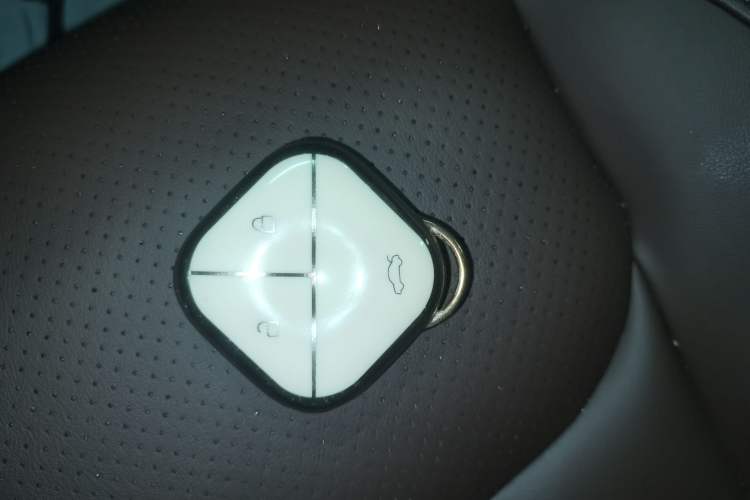 Used Wuling Bingo 2023 333 km Lingxi Connected Version Vehicle Key