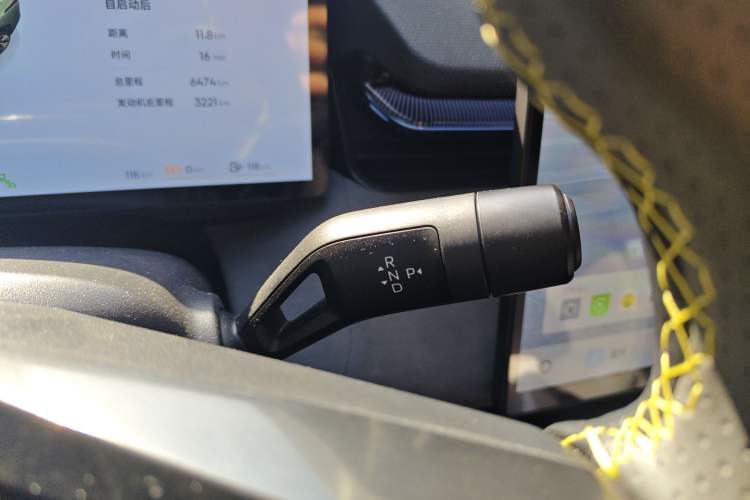 Used Lynk & Co 08 EM-P 2025 220 km All-Wheel-Drive Performance Halo