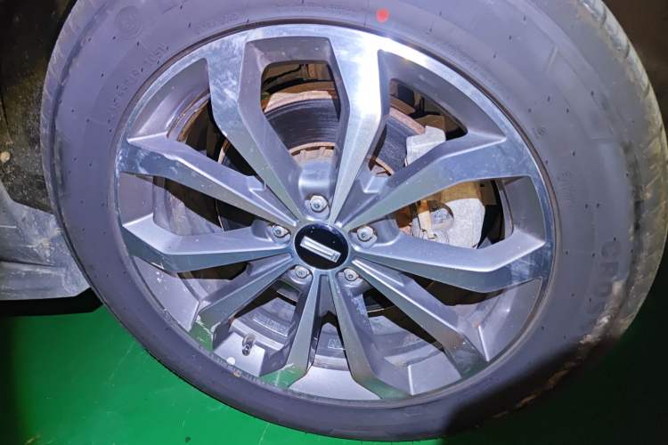 Used Wey VV6 2018 2.0T Two-Wheel-Drive Ultra-Luxury Version China V Standard
