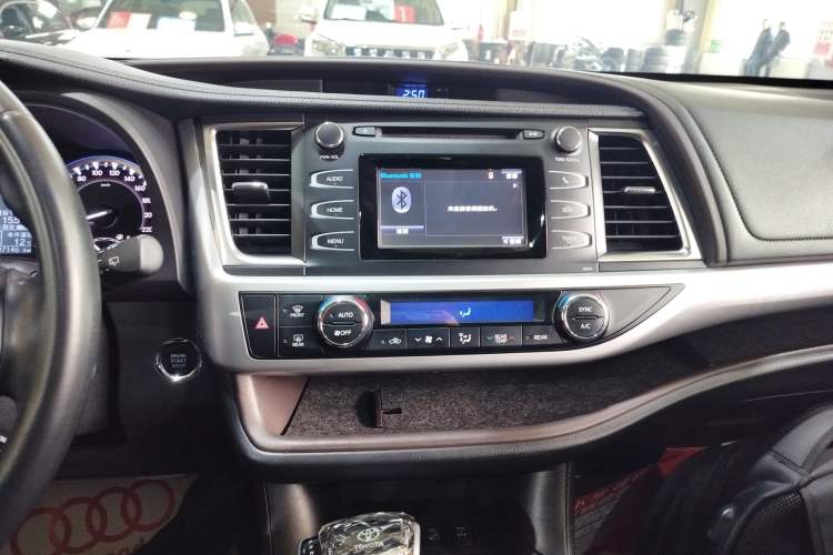 Used Toyota Highlander 2017 2.0T Four-Wheel Drive Luxury Edition 7 Seats