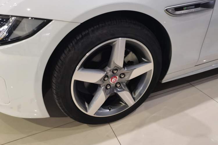 Used Jaguar XE 2017 2.0T 200 PS R-Sport
