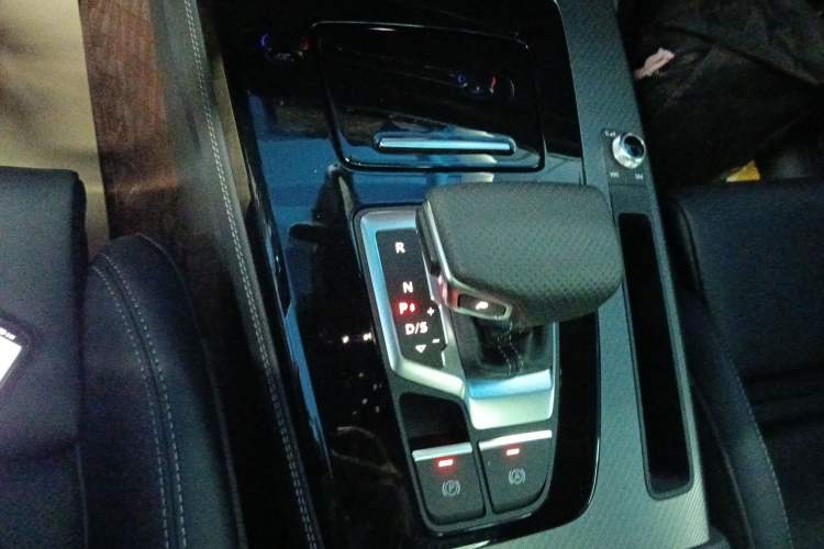 Used Audi Q5L 2025 quattro 45th Anniversary Edition 45 TFSI Luxury Dynamic Model