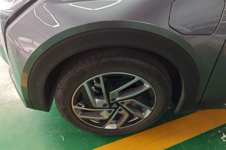 Used NETA U 2021 Pro 610 Fire-Seeking Edition Left Front Wheel Hub