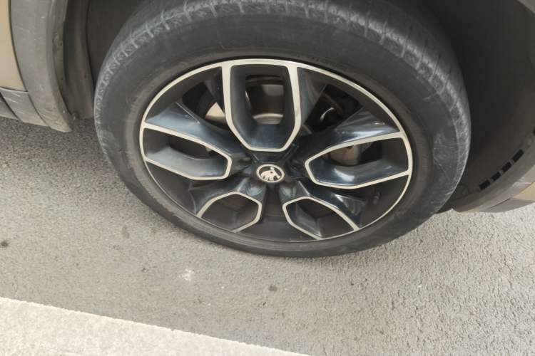 Used Skoda Kodiaq 2019 Facelifted TSI330 5-Seater Two-Wheel-Drive Luxury Enjoyment Edition China VI Standard Right Front Wheel Hub