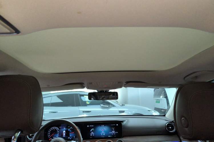 Used Mercedes-Benz E-Class 2023 Updated E 300 L Fashion Edition Headliner