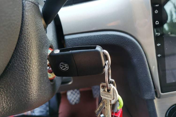 Used Volkswagen Lavida 2013 Restyled Classic 1.6L Manual Comfort Edition Vehicle Key