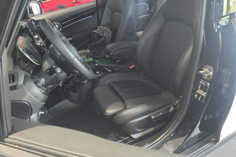 Used MINI 2023 Facelift 2.0T COOPER S Artist Five-Door Edition Left Front Seat