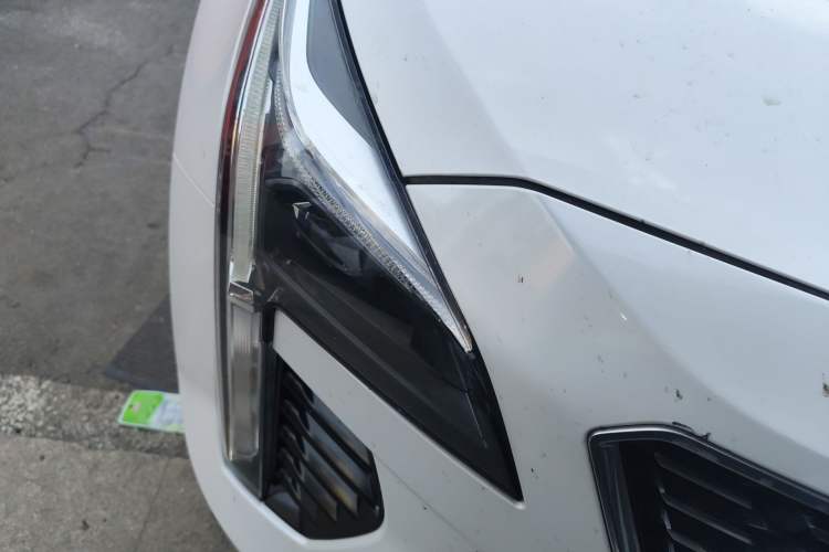 Used Cadillac XT4 2018 28T Two-Wheel Drive Tech Version Right Front Headlight