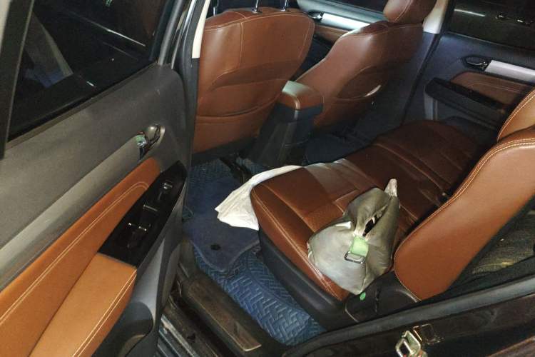 Used Isuzu mu-X 2017 3.0T Four-Wheel Drive Automatic Luxury 7-Seater China V Emission Standard
